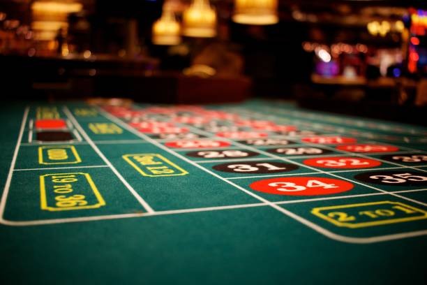 French Roulette wheel and betting layout on comtoto wap live studio